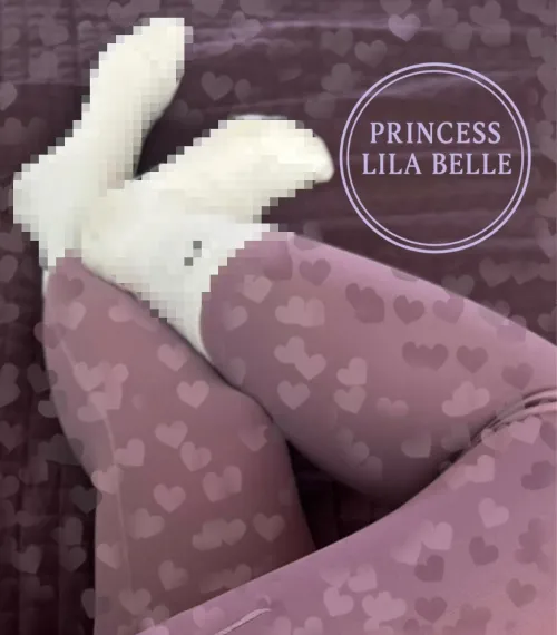 Nope losers like you don’t get to see my socks. 🤭👑