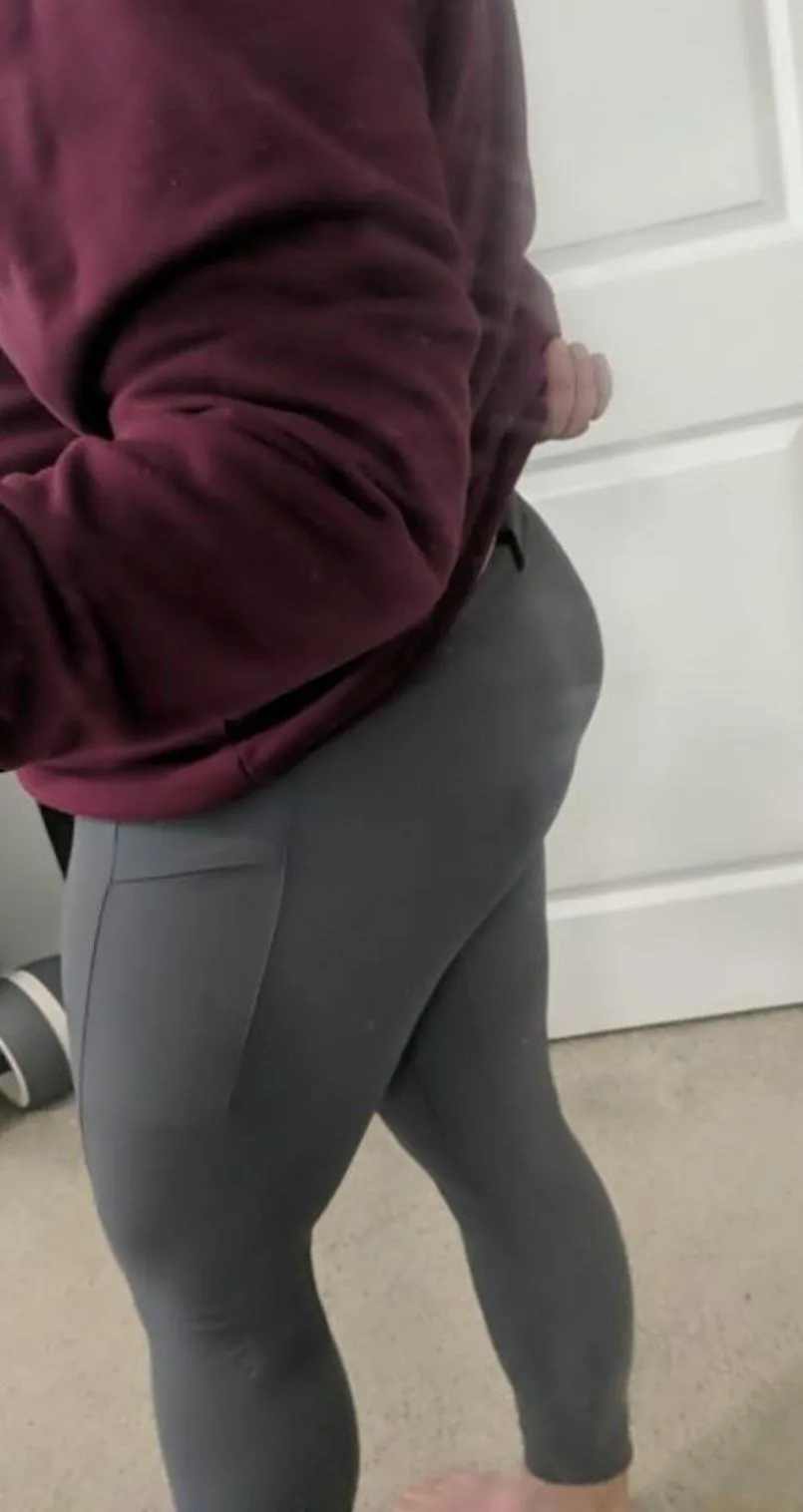 [USA] (NY) #NYC 28 +hosting Phat bubble needs pounding (NY tops hmu)