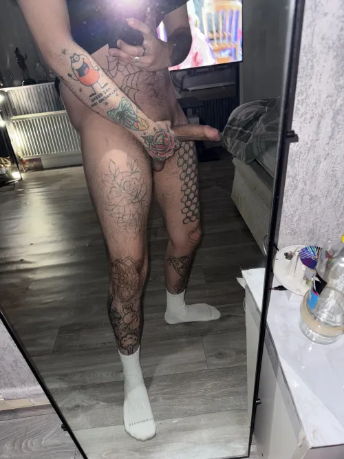 (25) bro you gonna pull my foreskin back and sniff my head first or my white socks 😈😈
