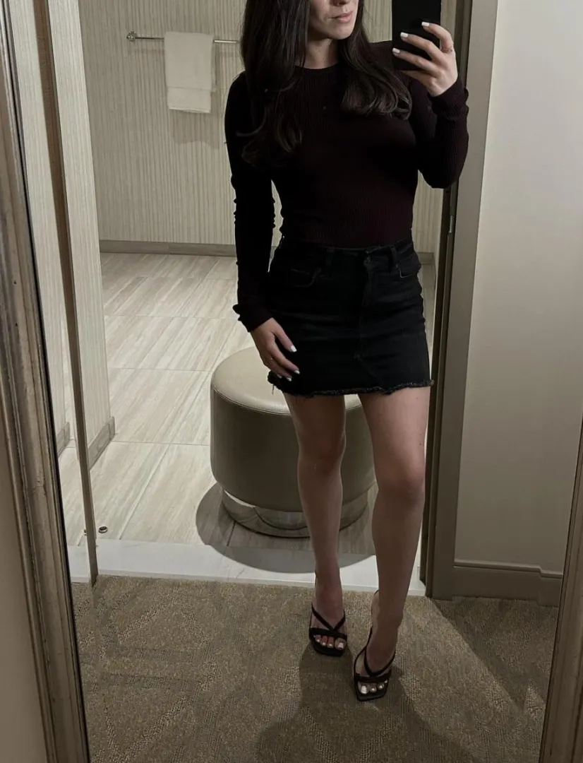 29 [F4M] #Fort Worth #Dallas looking for seed of a tall, fit, and handsome male as I travel for work