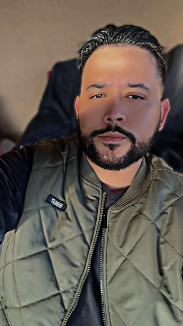 30M Goodyear, Az Litchfield Area , New to this . Straight but open minded