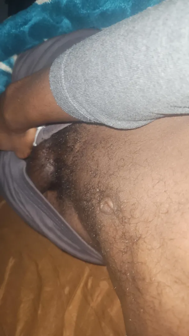 Age: 26 Top looking for longterm exhibitionist smooth twink...dm me for more info