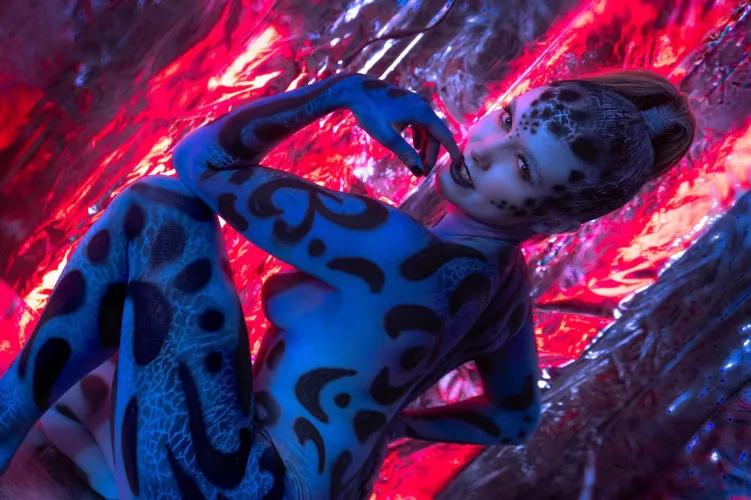 Alien babes do it better