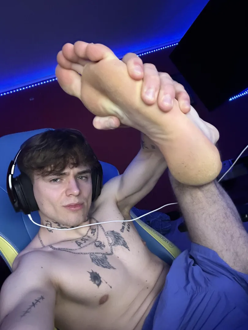 big feet are a good thing to have