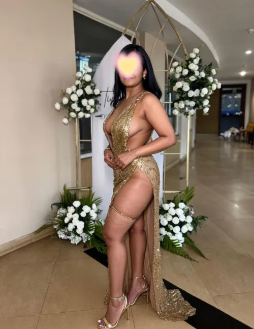 Company o[f]fsite in Goa → dress code: barely legal ✨ Slit looking for Boss' approval 😈