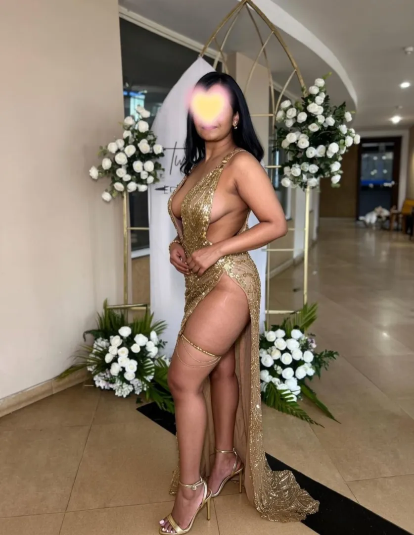 Company o[f]fsite in Goa → dress code: barely legal ✨ Slit looking for Boss' approval 😈
