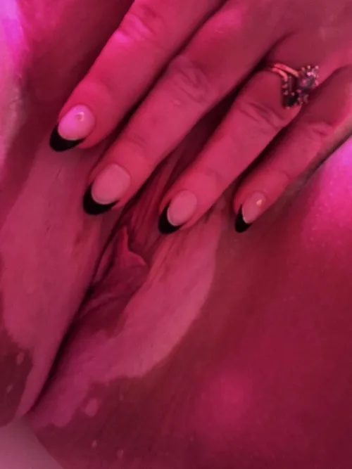 Fresh nails means freshly shaved pussy