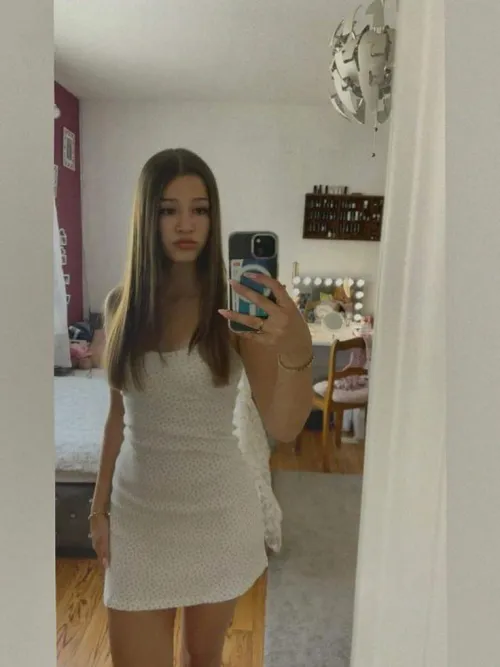 hi daddy, new girl here… want me to kneel down on u?