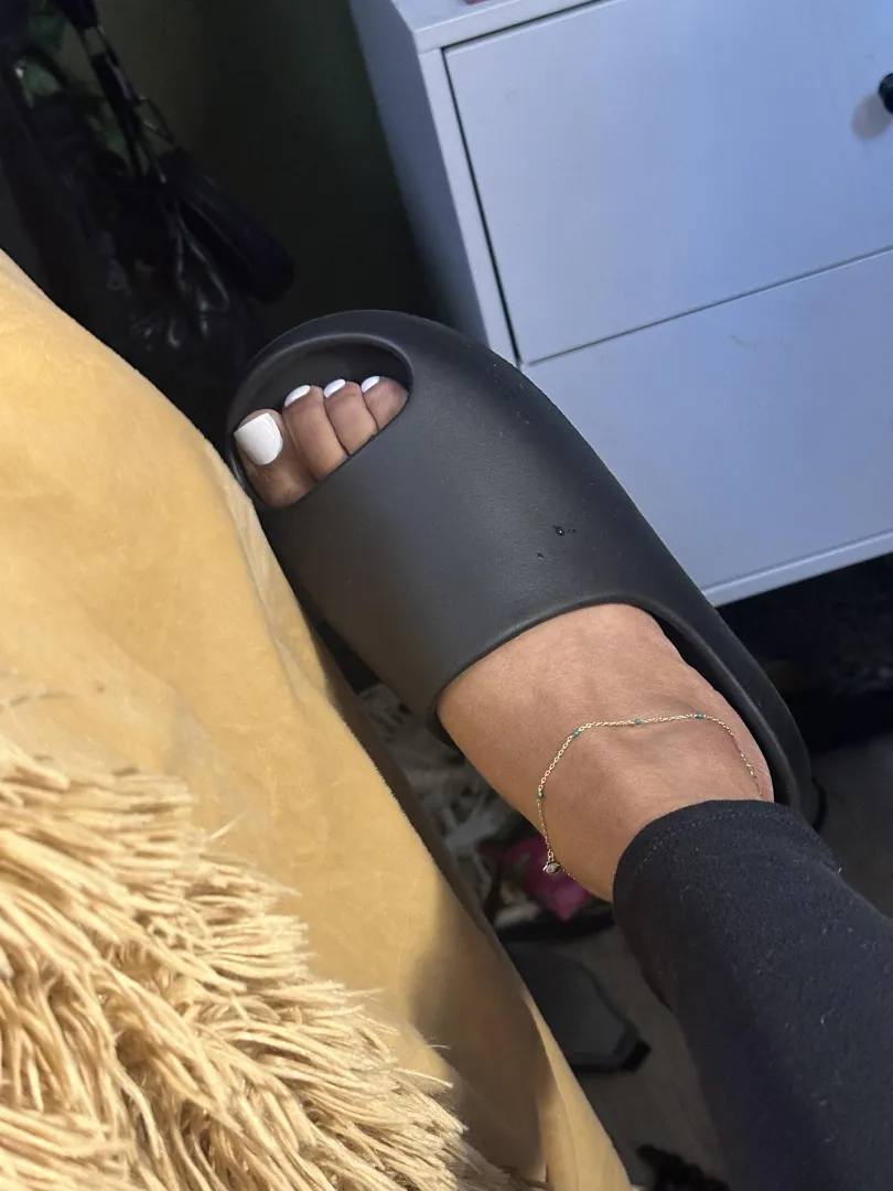 how do you feel about my white toes