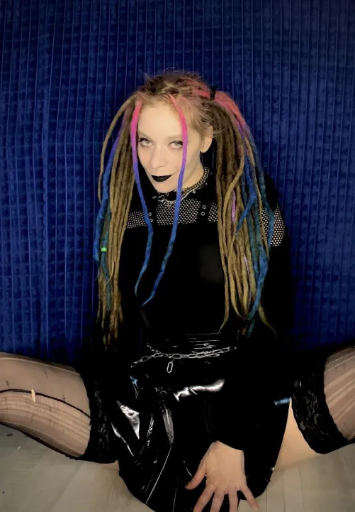 I like my new latex skirt 🖤