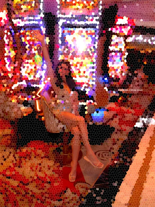 If we're in public, you're conditioned enough to know EXACTLY where to look 👀