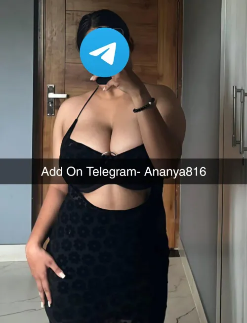 I’m horny… and these big boobs need attention ... Wanna Sext? (f)