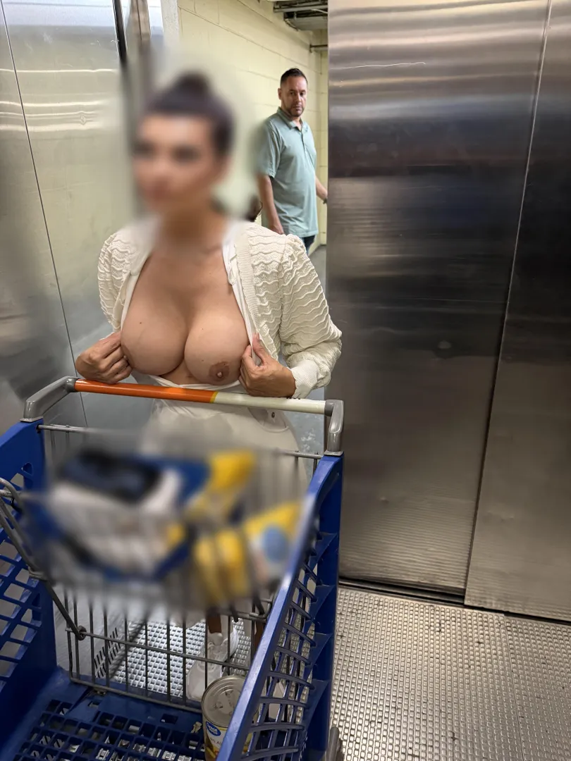 Im starting to get far more confident being an exhibitionist bimbo as time goes on