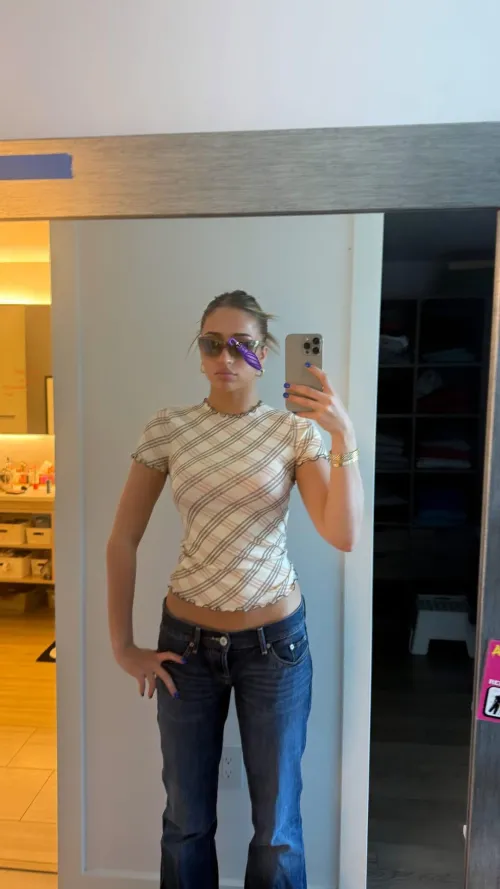 Mirror Selfie (IG Story 01/21/26)