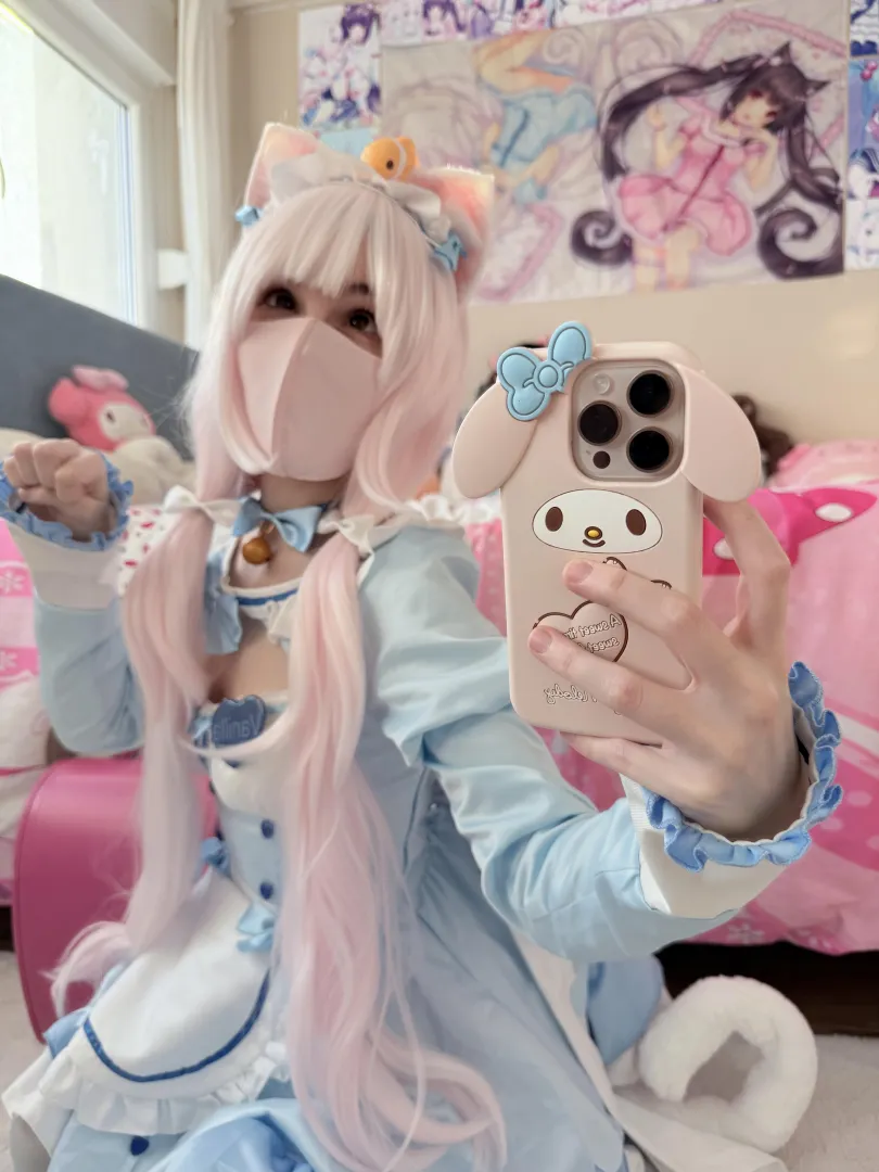 Paw massage means this kitty needs attention now