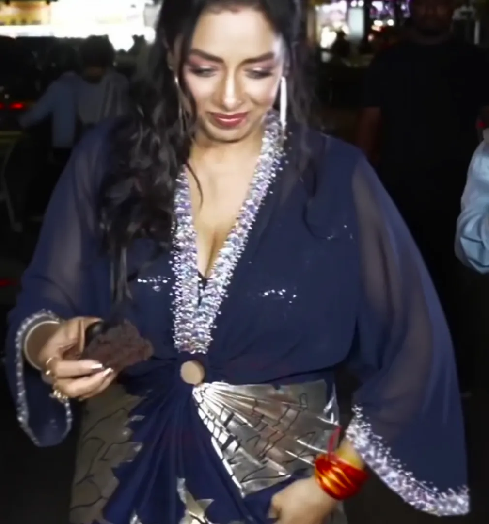 Rupali ganguly milfy cleavage