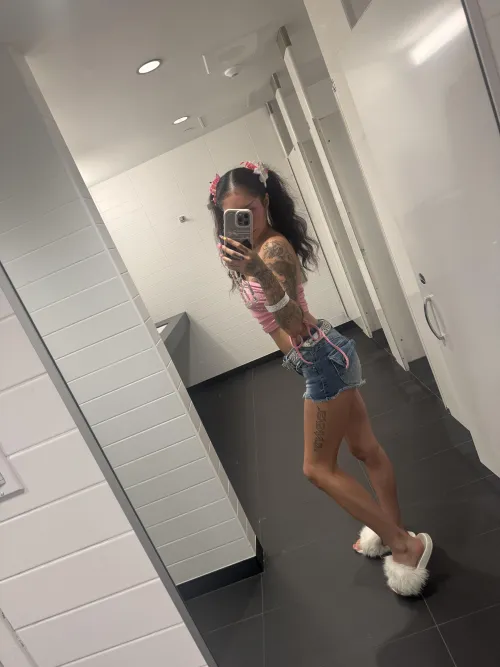 skinny miniiii mee heheheh ;3💗