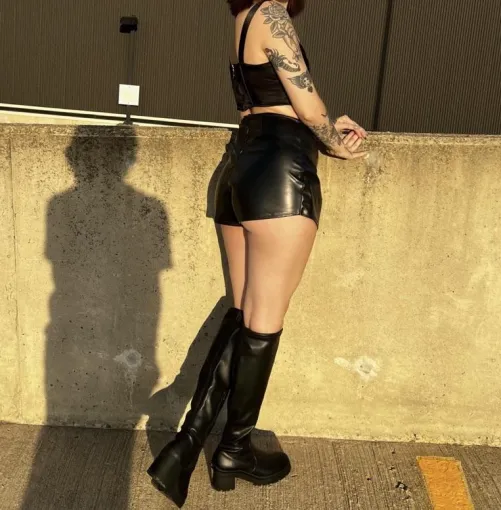 submissive men are my favorite because they obey me with no questions asked 🖤;)