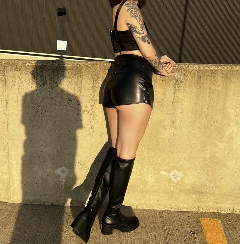 submissive men are my favorite because they obey me with no questions asked 🖤;)