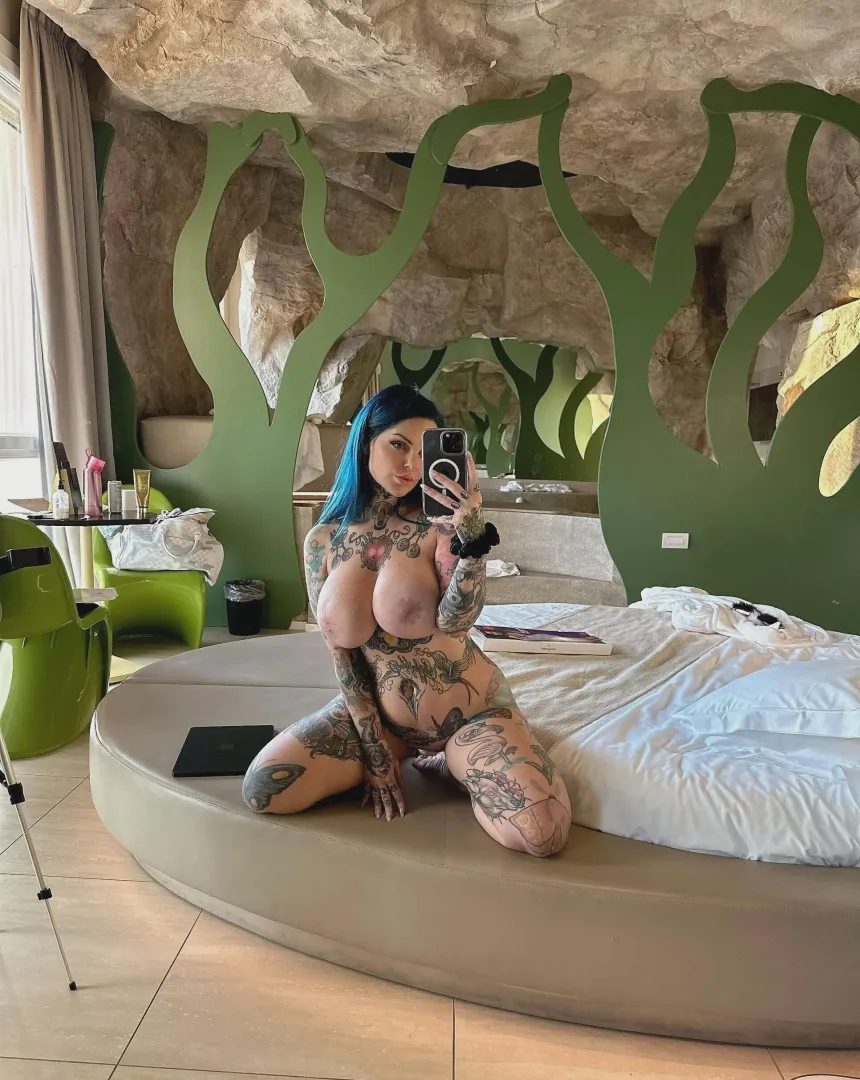 tattooed bimbo