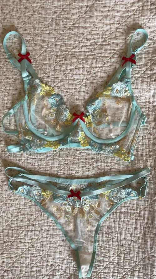 Thinking of selling my favourite set to someone 🤭