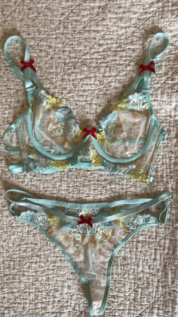 Thinking of selling my favourite set to someone 🤭