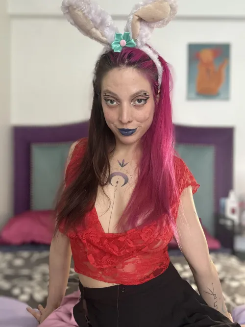 This bunny has new content for you < 3