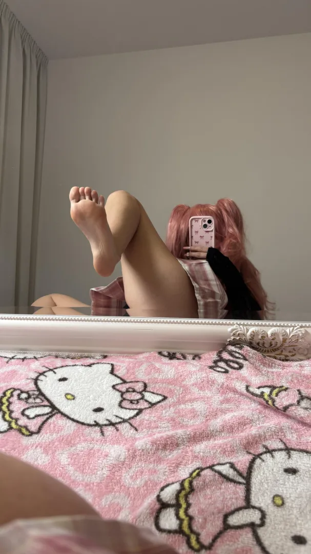 Worship my feet loser! 🤫🖕 [oc]