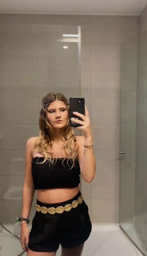 23 [F4M] #Santiago, Chile - looking for an older man to use me