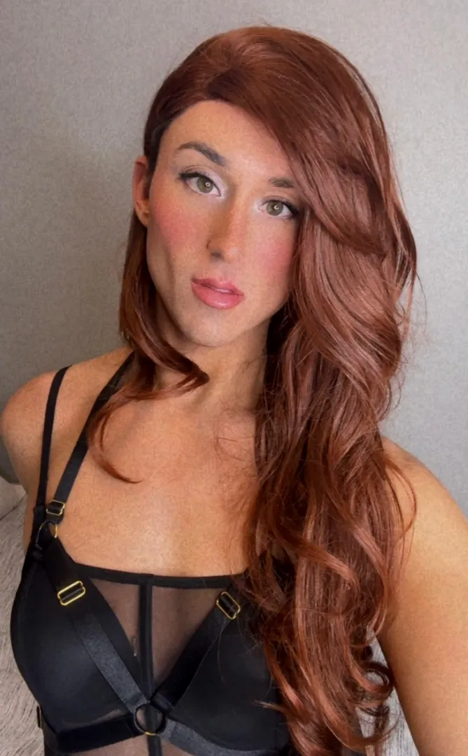 29 #Toronto – Cute feminine trans girl seeking curious straight first-timers 😉 Who's down to explore?