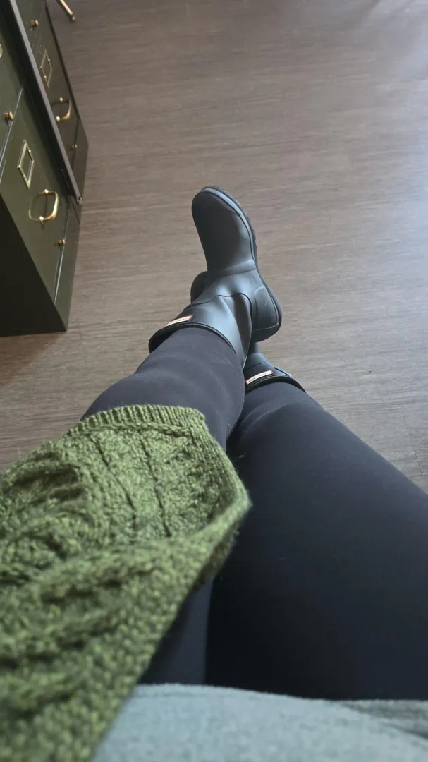 3 degrees means leggings, mucks and oversized sweaters