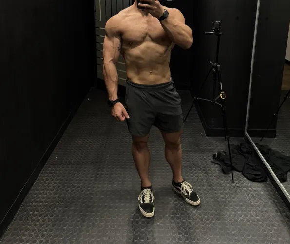 Dominant white male for couples