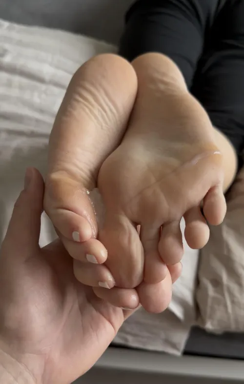 F18 my girlfriend received her first ever cumshot on soles
