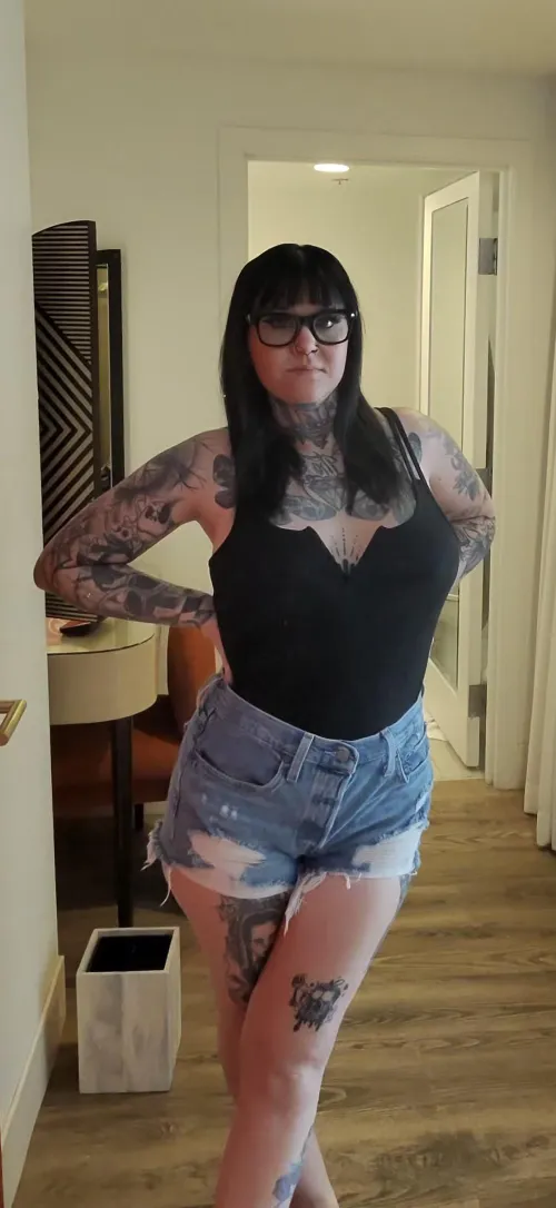 F4 30+ Attractive Tattooed Male