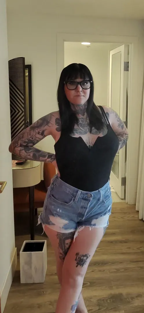 F4 30+ Attractive Tattooed Male