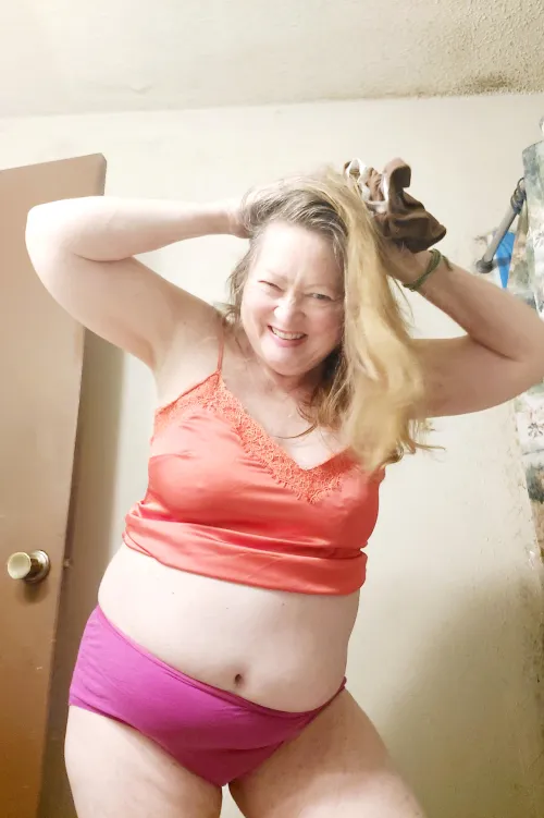 I am a cougar that needs a hard boner in me