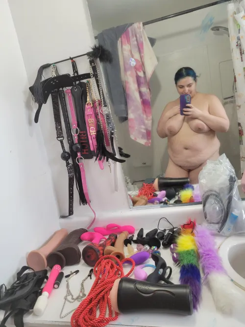 I need someone to worship me and play with my toy collection 