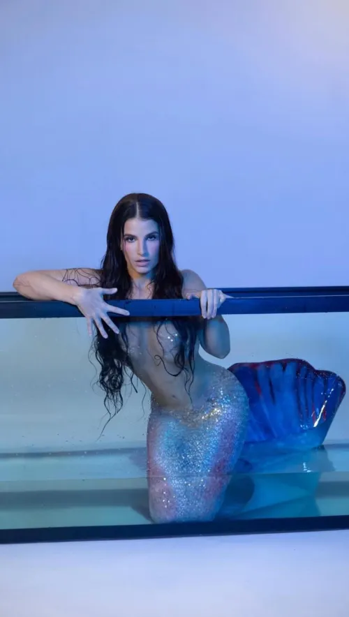 LaSirena69: a real mermaid