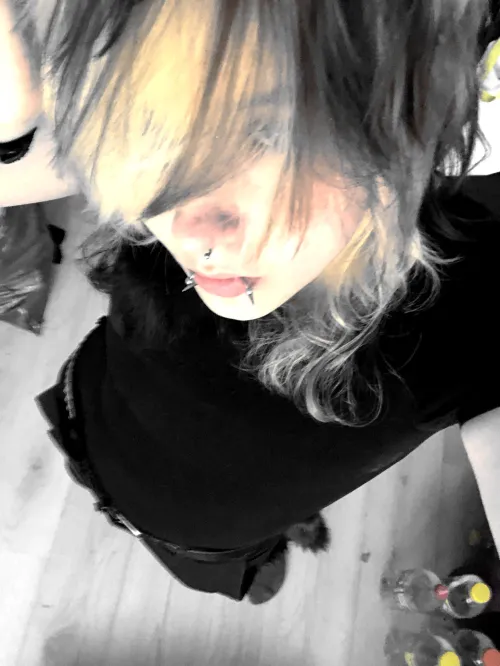 Made a X account. Anyone following me will get a free pic including feet @uworshipdani