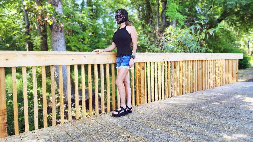 MILF HOTWIFE REFLECTION TIME: My visits to the Pacific Northwest are always great for the soul. Reflection time is essential and definitely supports my naughty adventures. Xoxo! Grace