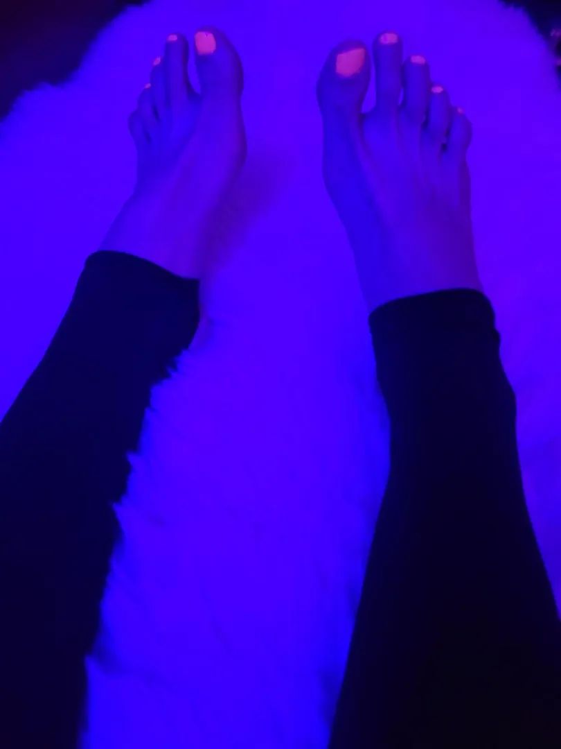 My little toes glow
