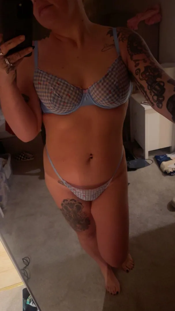 New underwear thanks to a good little simp! Who wants to see the back? Or even add more lingerie to the collection? 