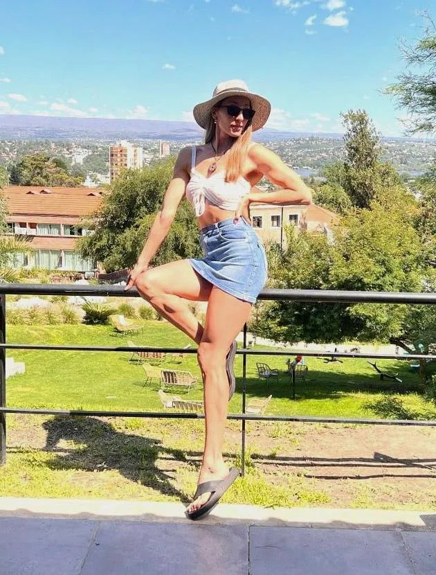 Tight skirt suit me best