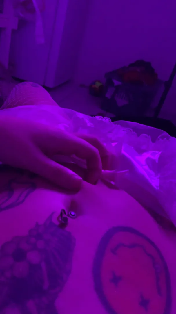 Wanna lick my chubby tummy