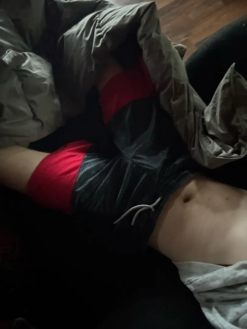 [22] hosting in coal city someone near my age cum over and keep me warm