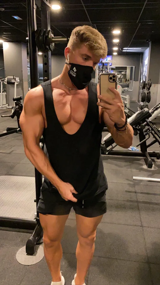 (35) turned a ‘no strings attached’ into a full-blown daddy issues subscription service. monthly fee: my sanity”