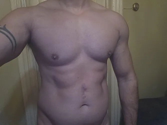 43M - Babylon/Long Island/Queens- seeing if a woman or couple is up looking for a fun single guy tonight, avail now or later.Into one on one or MFM just nothing bi. Dscrete,respectable very energetic in bed and a full tank. Tested clean for bare fun. Up 