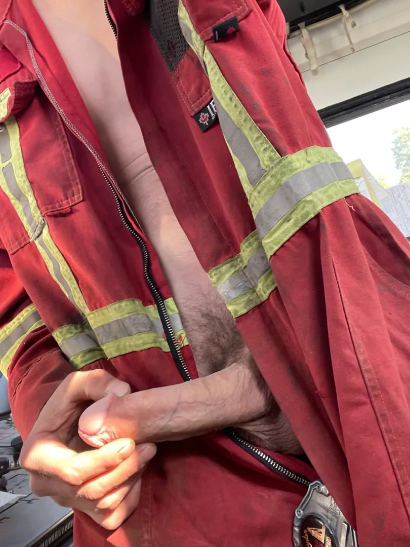 Apparently Oil Patch Dick Hits Different? Must be why this Roughneck always has to wash the wall behind his headboard  Keep in mind, if he works one of the toughest jobs in the country, It ain't nothing to give you the long, hard, rough fuck you wont fo