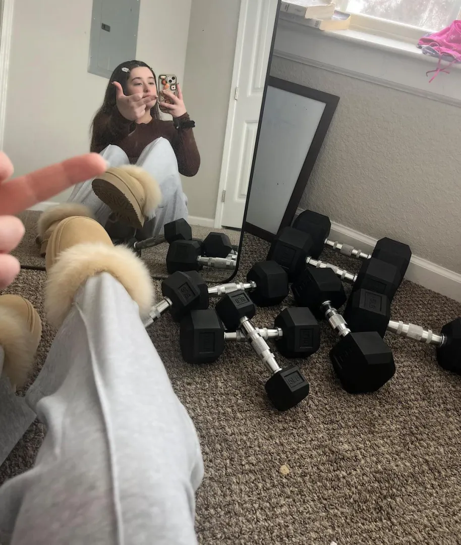 Awww did mommy’s finger trigger that little brain of yours  again? 