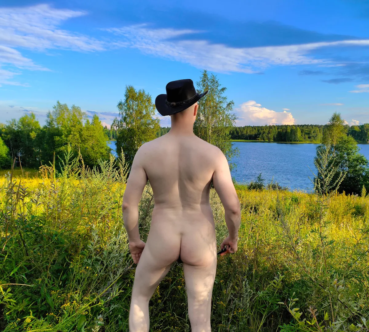 Being naked outside is the best feeling ever 